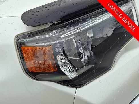 Used 2021 Toyota 4Runner Limited AWD/4WD image 9