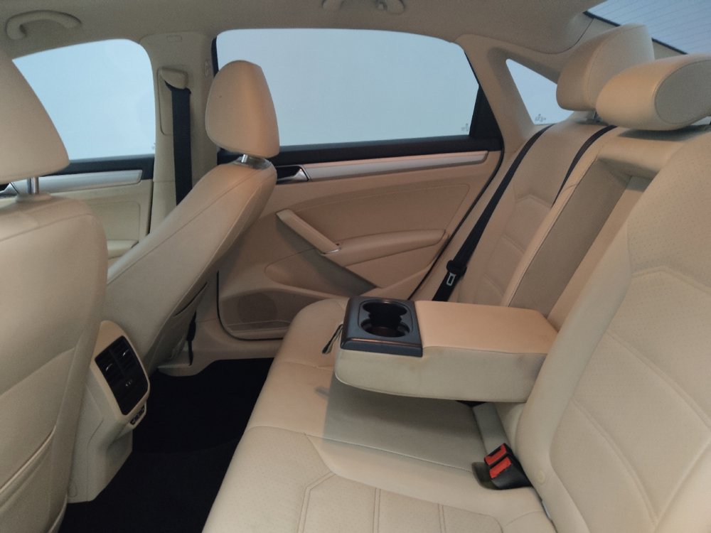 Used 2019 Volkswagen Passat 2.0T Wolfsburg FWD image 18