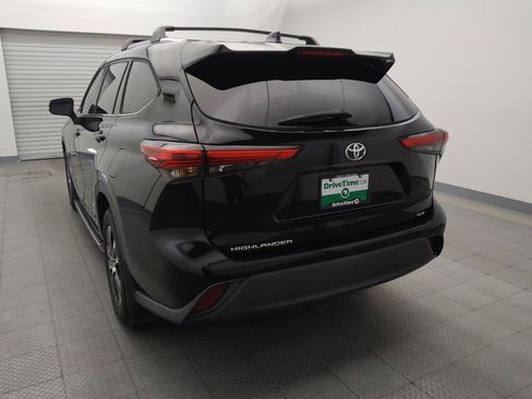 Used 2021 Toyota Highlander XLE FWD image 6