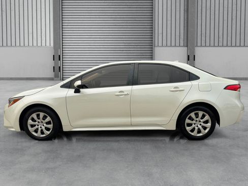Used 2020 Toyota Corolla LE FWD image 30