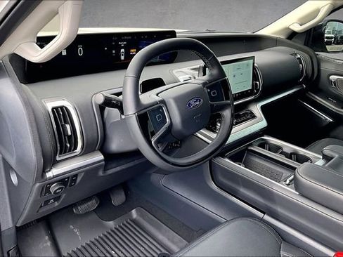 New 2025 Ford Expedition Platinum w/ Driver's Package AWD/4WD image 6