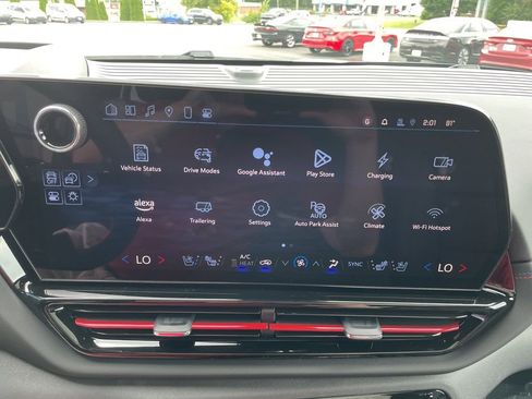 New 2024 Chevrolet Silverado EV RST AWD/4WD image 31
