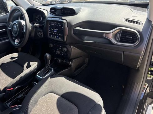 Used 2023 Jeep Renegade Latitude AWD/4WD image 10