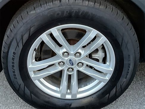 Used 2022 Ford Explorer XLT image 32