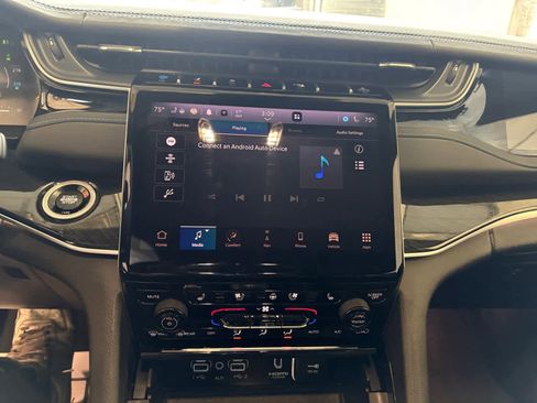 Used 2022 Jeep Grand Cherokee Trailhawk w/ Luxury Tech Group III image 19