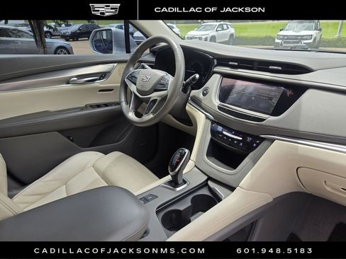 Used 2017 Cadillac XT5 Premium Luxury w/ Driver Assist Package FWD image 20