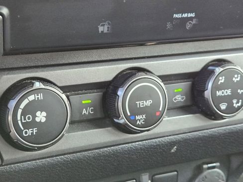 Used 2019 Toyota Tacoma TRD Sport AWD/4WD image 23