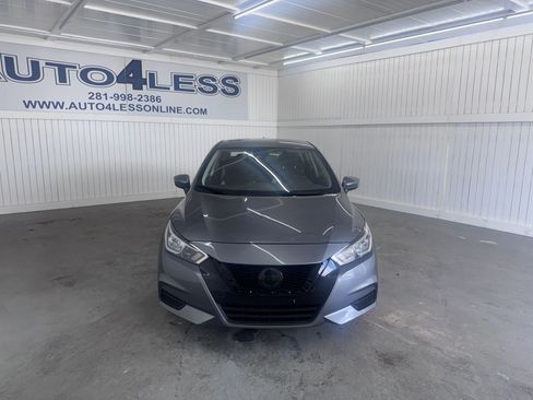 Used 2021 Nissan Versa SV FWD image 2