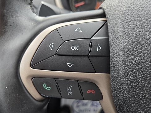 Used 2014 Jeep Cherokee Latitude w/ Cold Weather Group AWD/4WD image 16