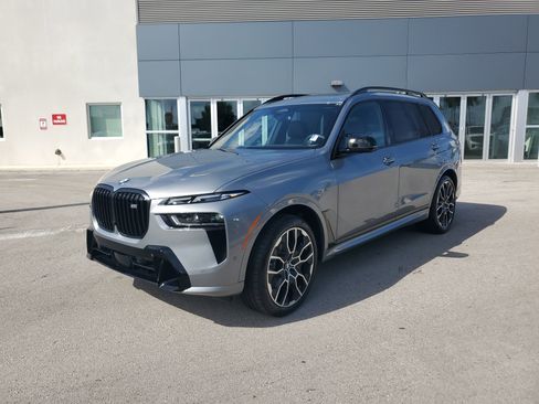 Used 2025 BMW X7 M60i w/ Executive Package image 1