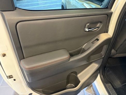 Used 2023 Nissan Frontier PRO-4X w/ Technology Package image 11