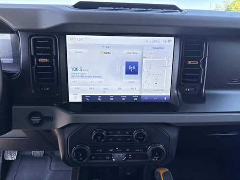 Used 2022 Ford Bronco Badlands image 24