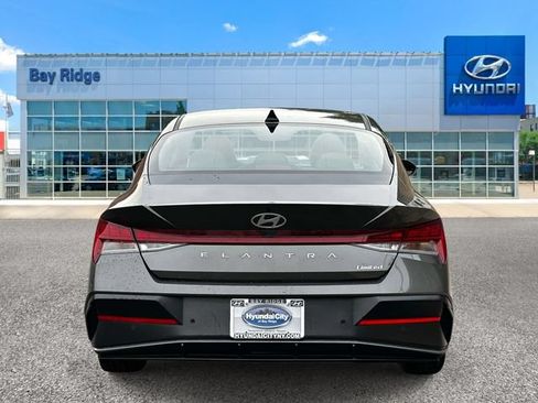 Used 2024 Hyundai Elantra Limited FWD image 5