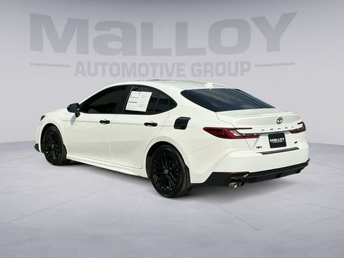 Used 2025 Toyota Camry SE w/ Convenience Package FWD image 3