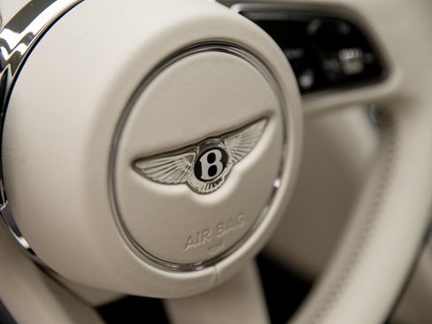 Certified 2023 Bentley Flying Spur V8 AWD/4WD image 24