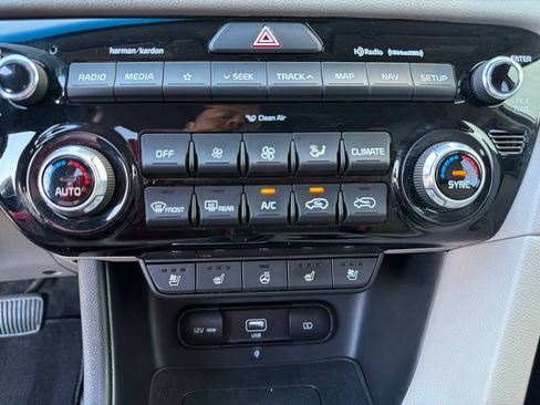 Used 2021 Kia Sportage EX w/ EX Technology Package FWD image 19