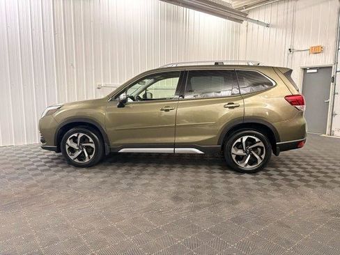 Used 2022 Subaru Forester Touring AWD/4WD image 2
