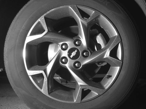 Used 2025 Chevrolet Trax LT FWD image 13