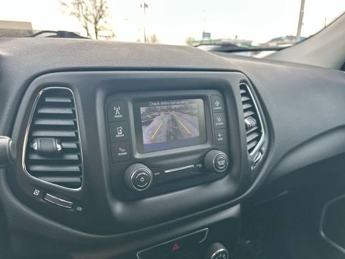 Used 2018 Jeep Compass Latitude image 31