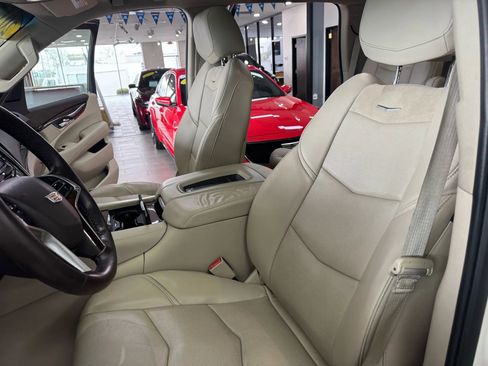 Used 2015 Cadillac Escalade Luxury image 10