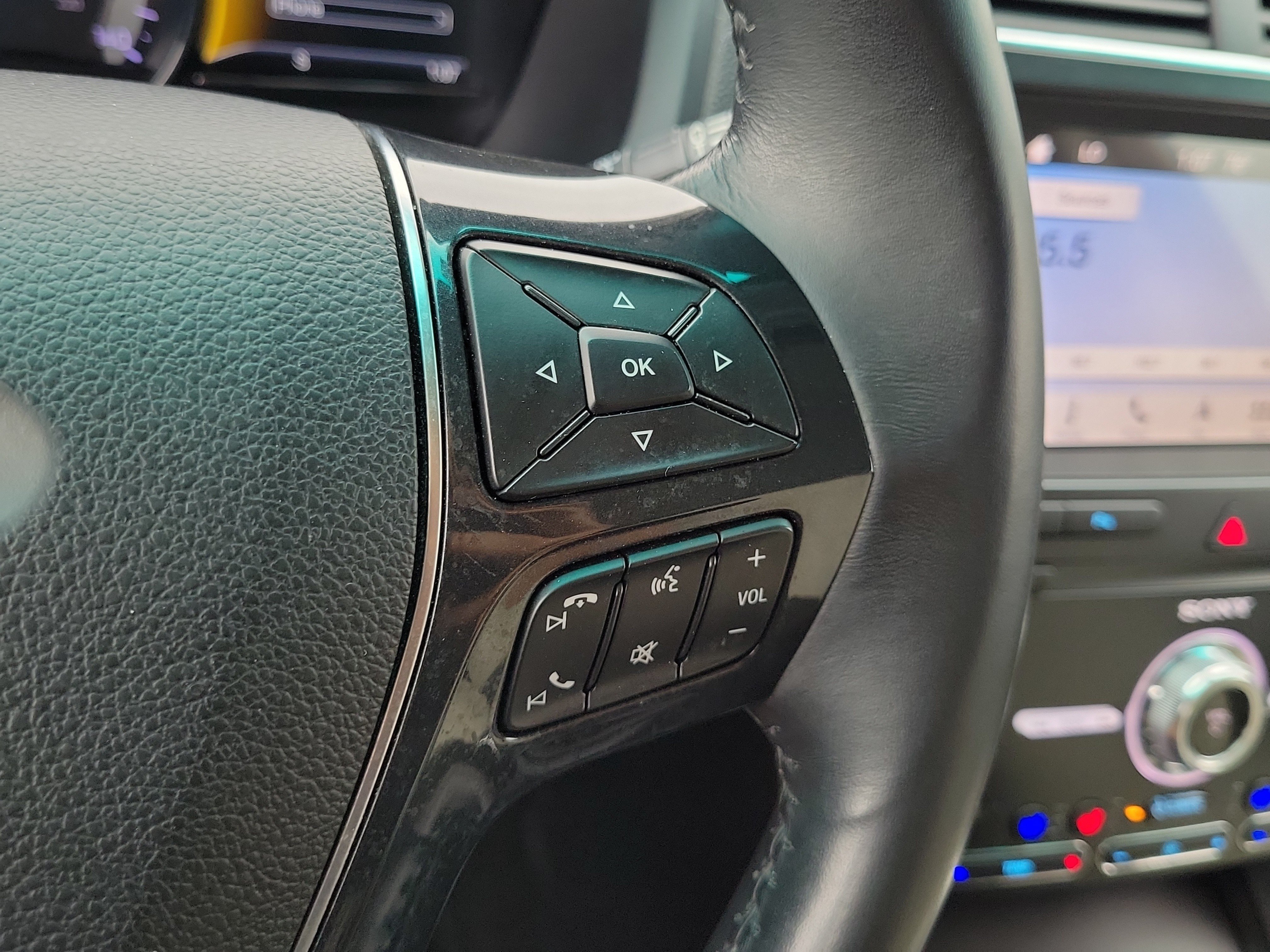 Used 2019 Ford Explorer Limited w/ Limited Luxury Package FWD image 25
