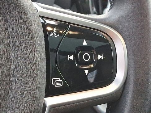 Certified 2025 Volvo XC60 B5 Plus image 17