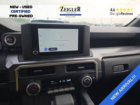 Used 2025 Toyota 4Runner SR5 AWD/4WD image 11