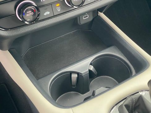 Used 2023 Honda HR-V LX image 22