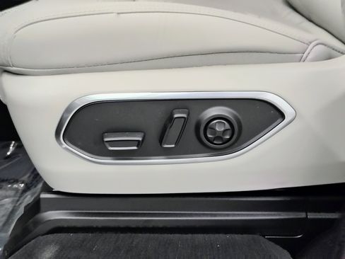 New 2026 Jeep Grand Wagoneer Limited AWD/4WD image 24