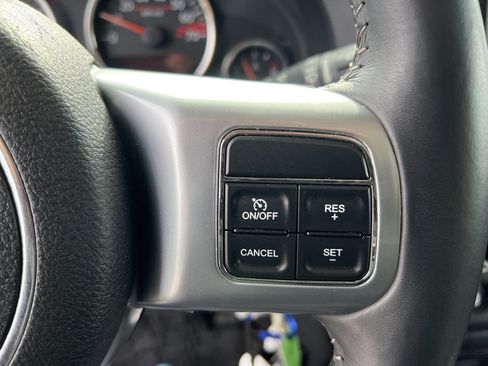 Used 2016 Jeep Wrangler Unlimited Rubicon image 9