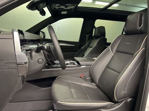 Used 2025 Cadillac Escalade ESV Sport w/ Touring Package AWD/4WD image 27