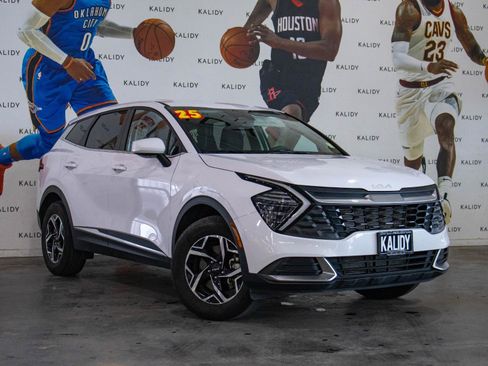 Used 2025 Kia Sportage LX image 2