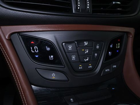 Used 2019 Buick Envision Premium image 34