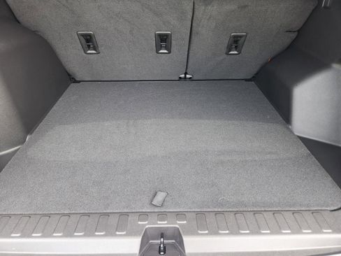 Used 2024 Chevrolet Equinox LT FWD image 24