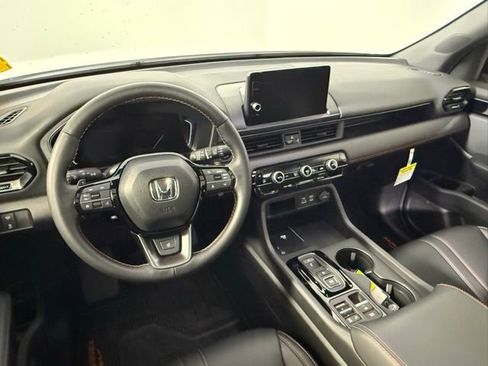Used 2025 Honda Pilot TrailSport image 36