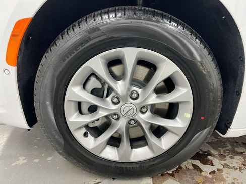 New 2026 Chrysler Pacifica Select AWD/4WD image 28