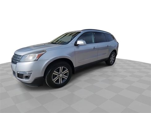 Used 2017 Chevrolet Traverse LT image 4