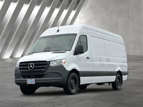 Used 2025 Mercedes-Benz Sprinter 2500 image 8