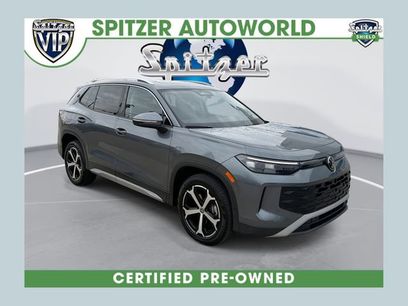 Used 2025 Volkswagen Tiguan SE w/ Panoramic Sunroof Package