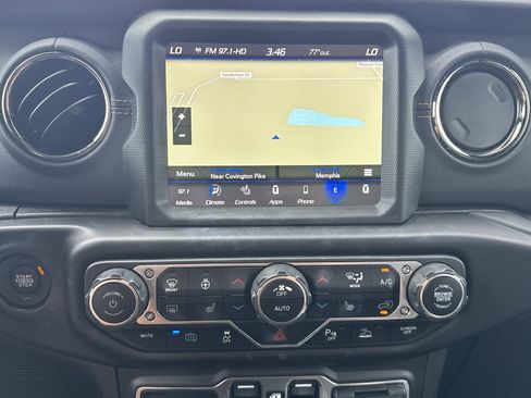 Used 2022 Jeep Wrangler Unlimited Sahara AWD/4WD image 11