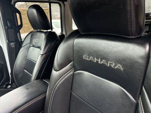Used 2022 Jeep Wrangler Unlimited Sahara w/ Cold Weather Group AWD/4WD image 15