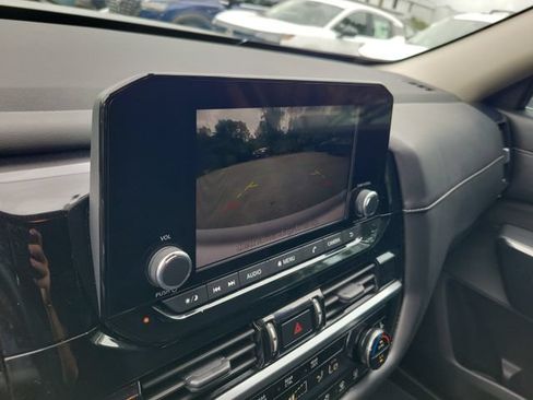 Used 2023 Nissan Pathfinder SV w/ SV Premium Package FWD image 30