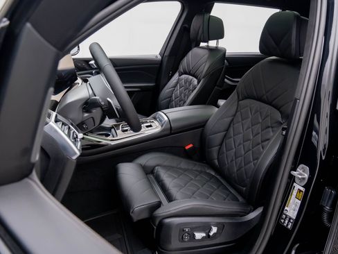 Certified 2025 BMW X7 xDrive40i w/ Executive Package image 26