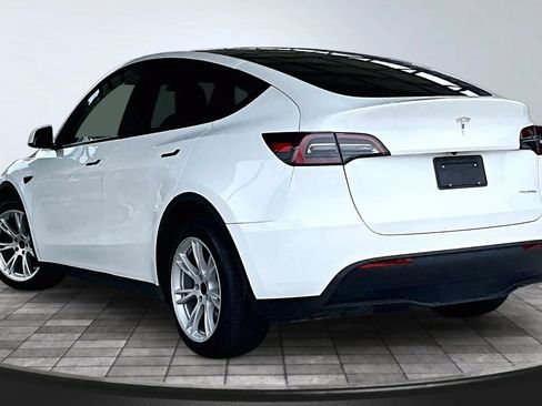 Used 2023 Tesla Model Y AWD image 4