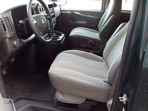 Used 2014 Chevrolet Express 1500 LT w/ LT Preferred Equipment Group AWD/4WD image 17
