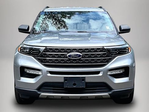 Used 2020 Ford Explorer XLT w/ Equipment Group 202A RWD image 3