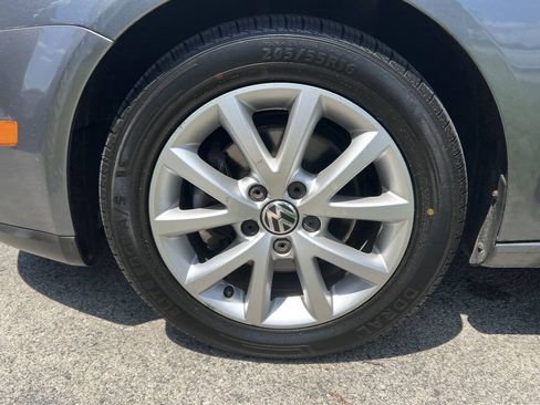 Used 2010 Volkswagen Jetta SE FWD image 19