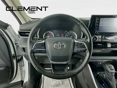 Used 2022 Toyota Highlander XLE image 14