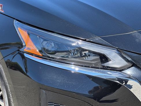 Used 2025 Nissan Altima 2.5 SV FWD image 12