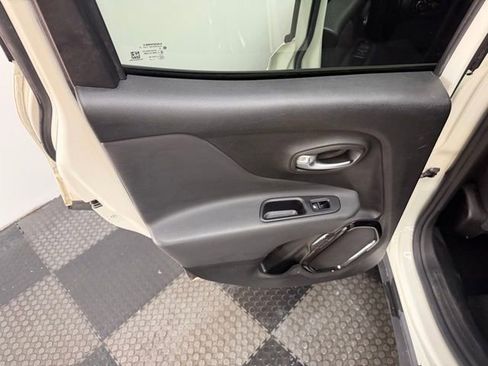Used 2018 Jeep Renegade Altitude AWD/4WD image 30